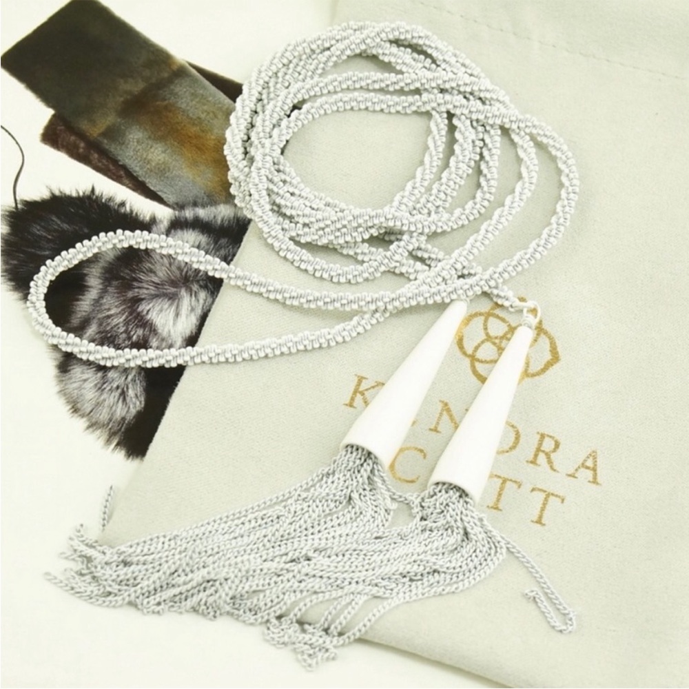 KENDRA SCOTT WHITE LARIAT NECKLACE PHARA